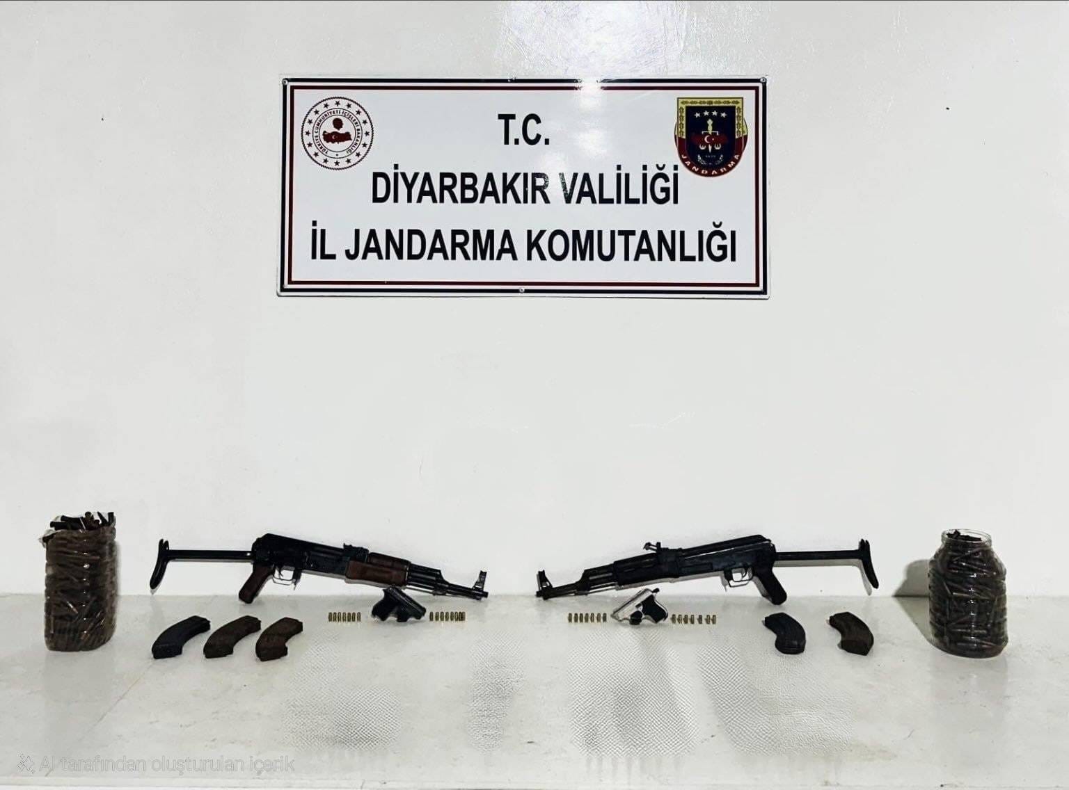 Diyarbakır’da üzeri taşla kapatılmış silahlar ve mühimmat ele geçirildi