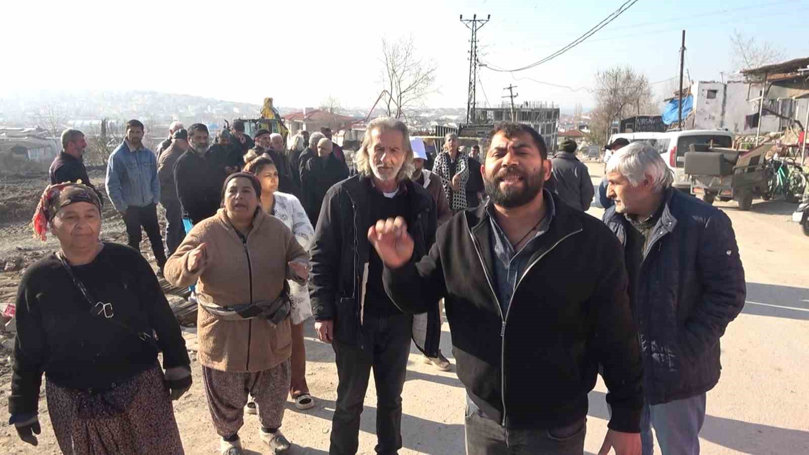 Yalova&rsquo;da yerlerinden edilen Roman esnaftan belediyeye tepki: "Irk&ccedil;ılık yapılıyor"
