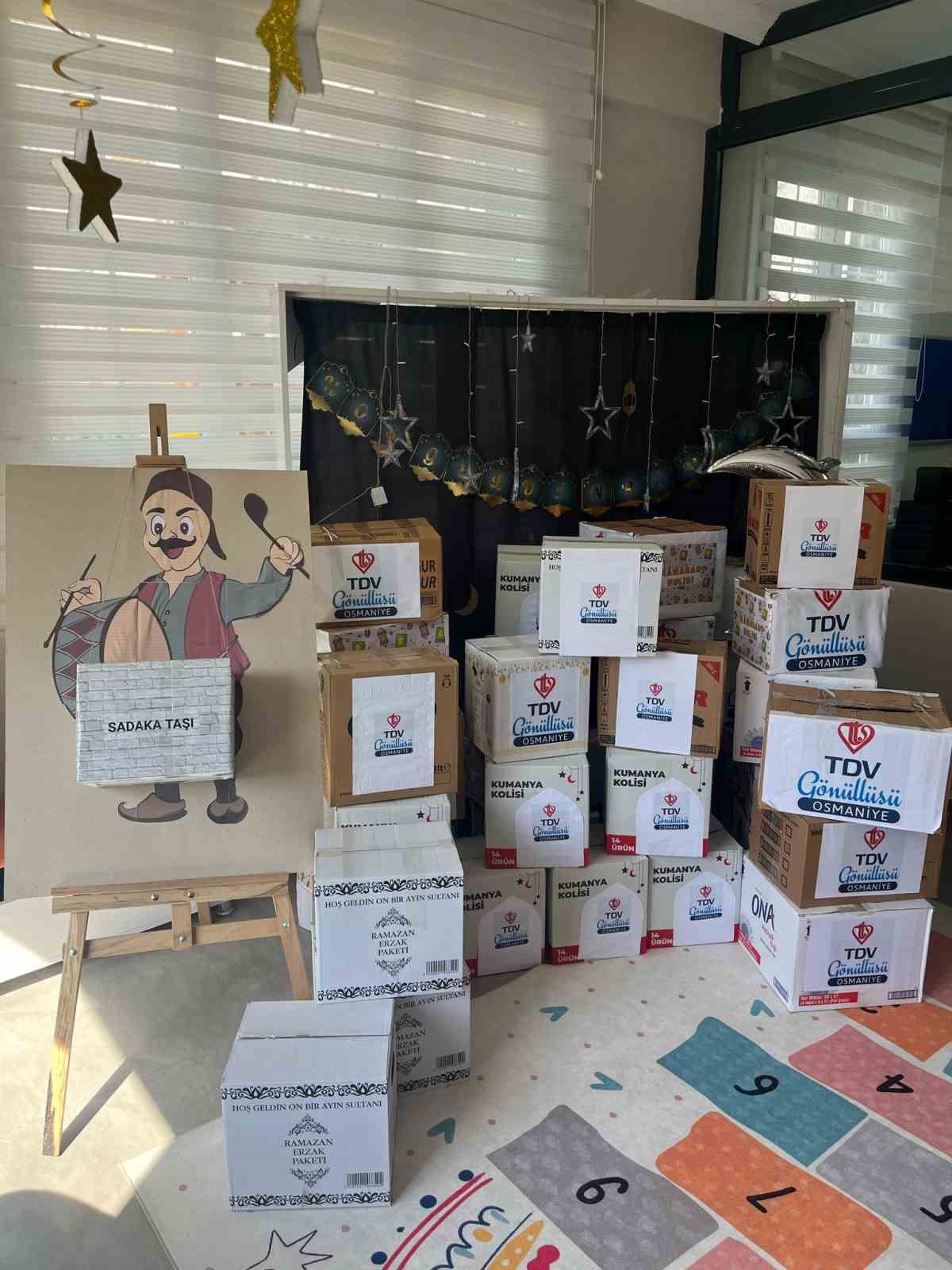 Osmaniye&rsquo;de minik y&uuml;rekler Ramazan kolisi hazırladı
