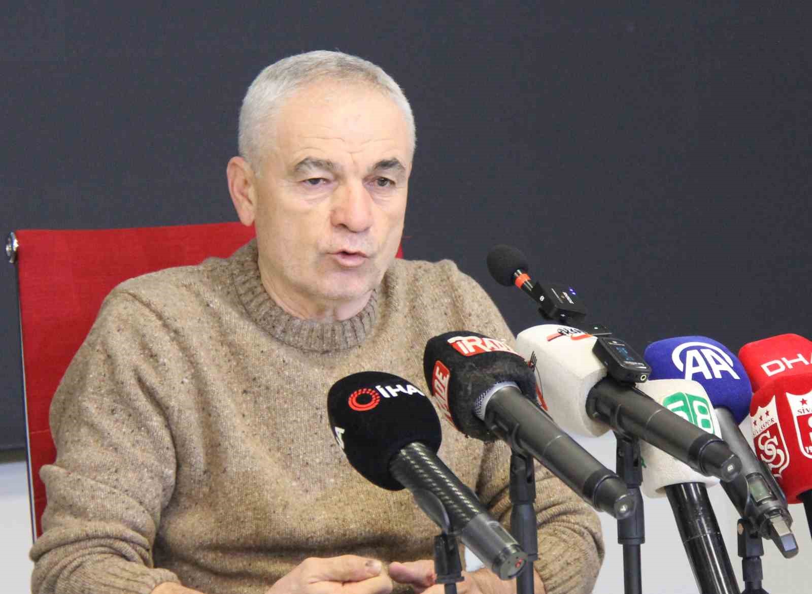 Rıza Çalımbay: "Amacımız takımımızı ligde tutmak"
