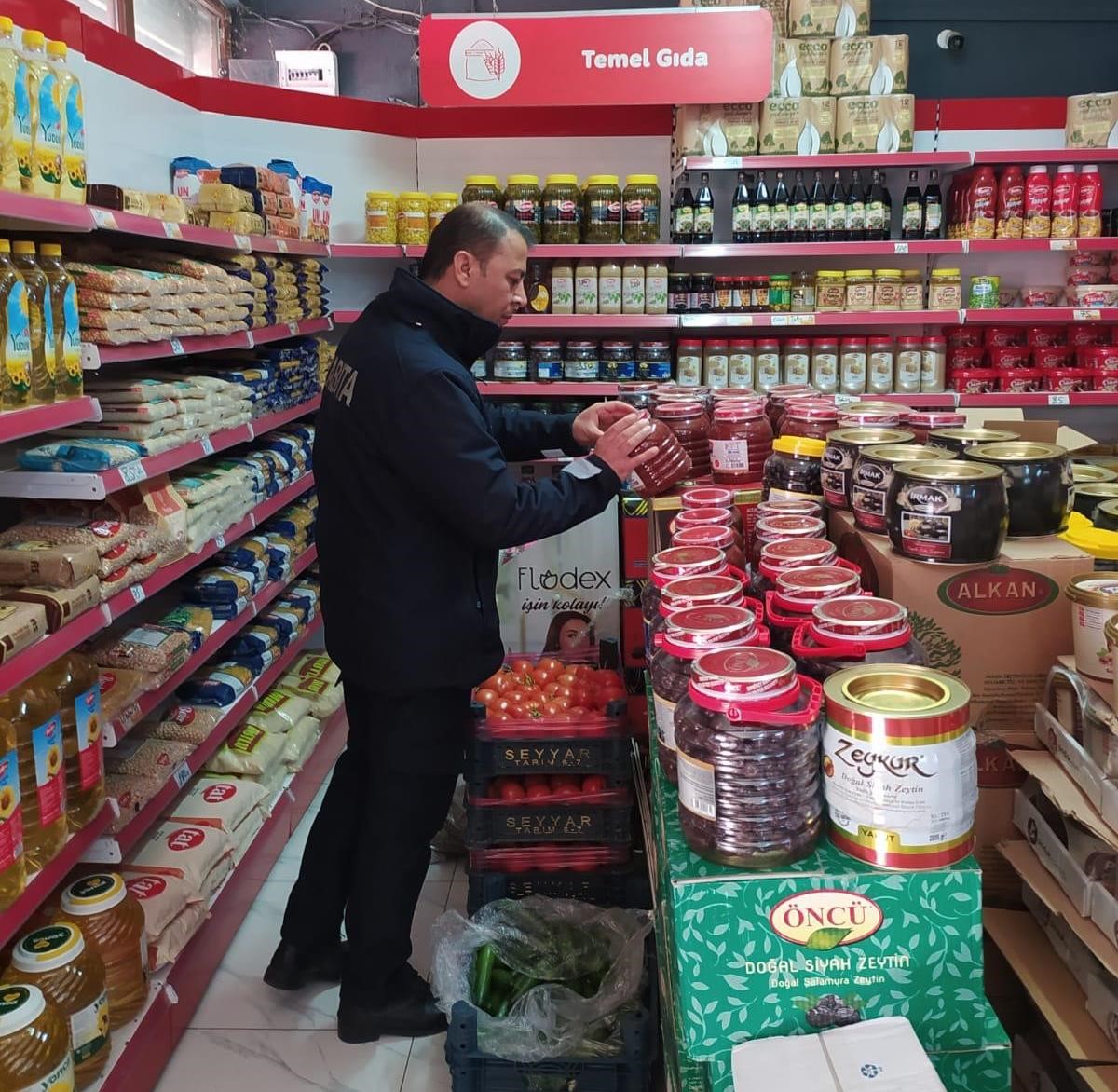 Eğil Belediyesi zabıta ekipleri market ve fırınlarda denetimde bulundu