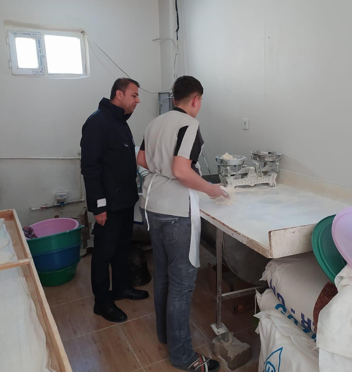 Eğil Belediyesi zabıta ekipleri market ve fırınlarda denetimde bulundu