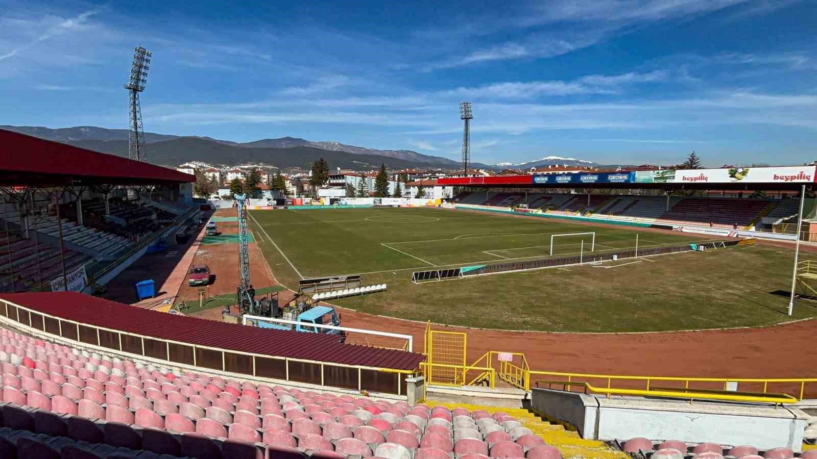 Bolu Atat&uuml;rk Stadyumu depreme dayanıklı olmadığı gerek&ccedil;esiyle kapatıldı
