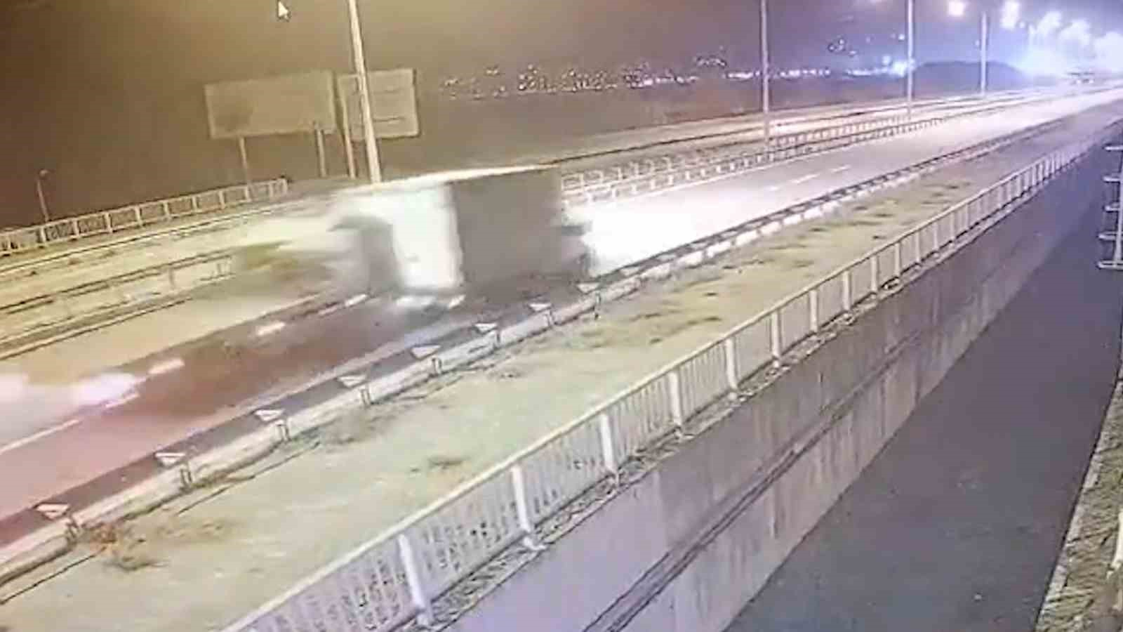 Rize&rsquo;de &ccedil;ekici ile kamyonet &ccedil;arpıştı, s&uuml;r&uuml;c&uuml;leri yaralandı
