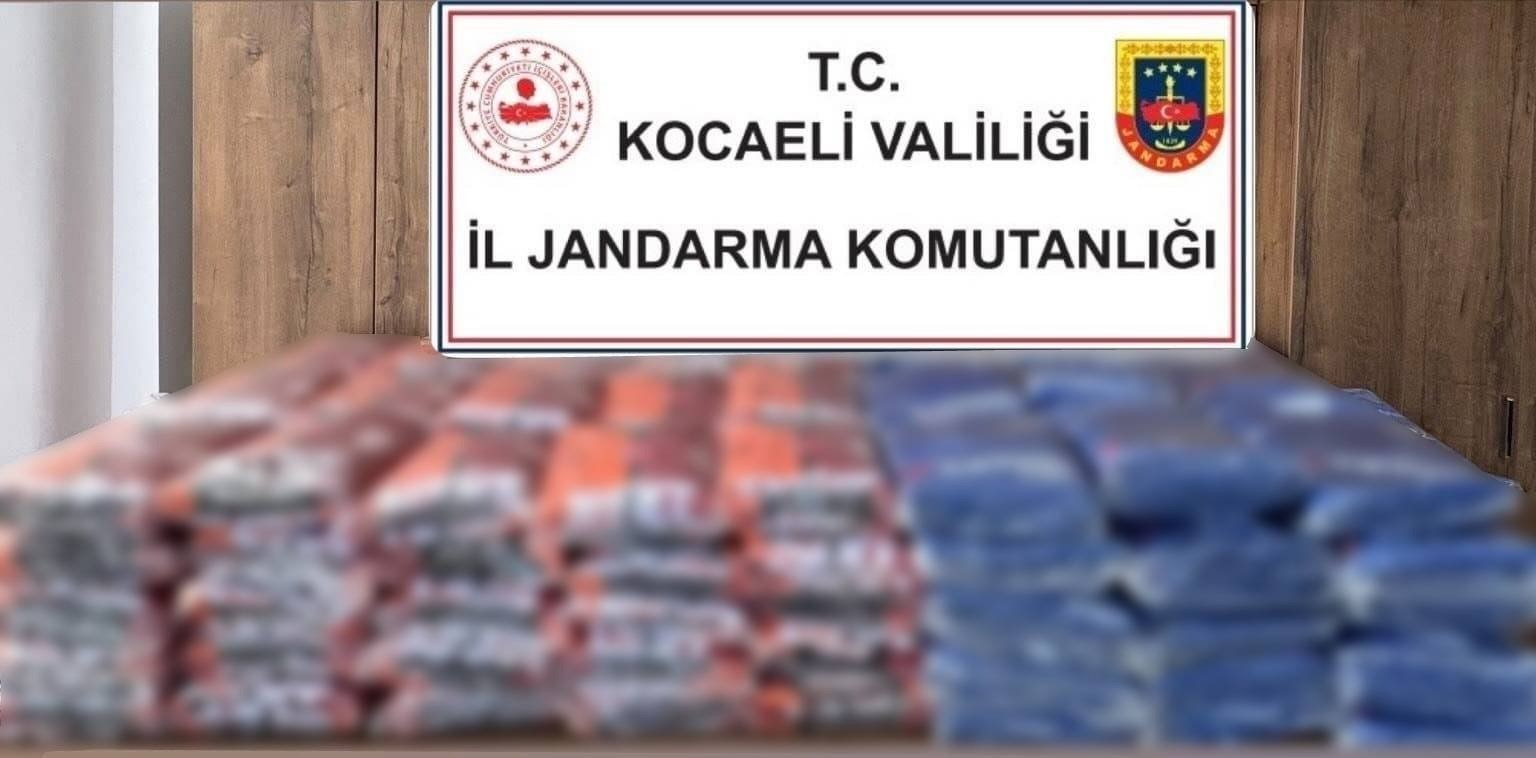 Sahte taraftar formaları ve tıbbi ila&ccedil;lar ele ge&ccedil;irildi
