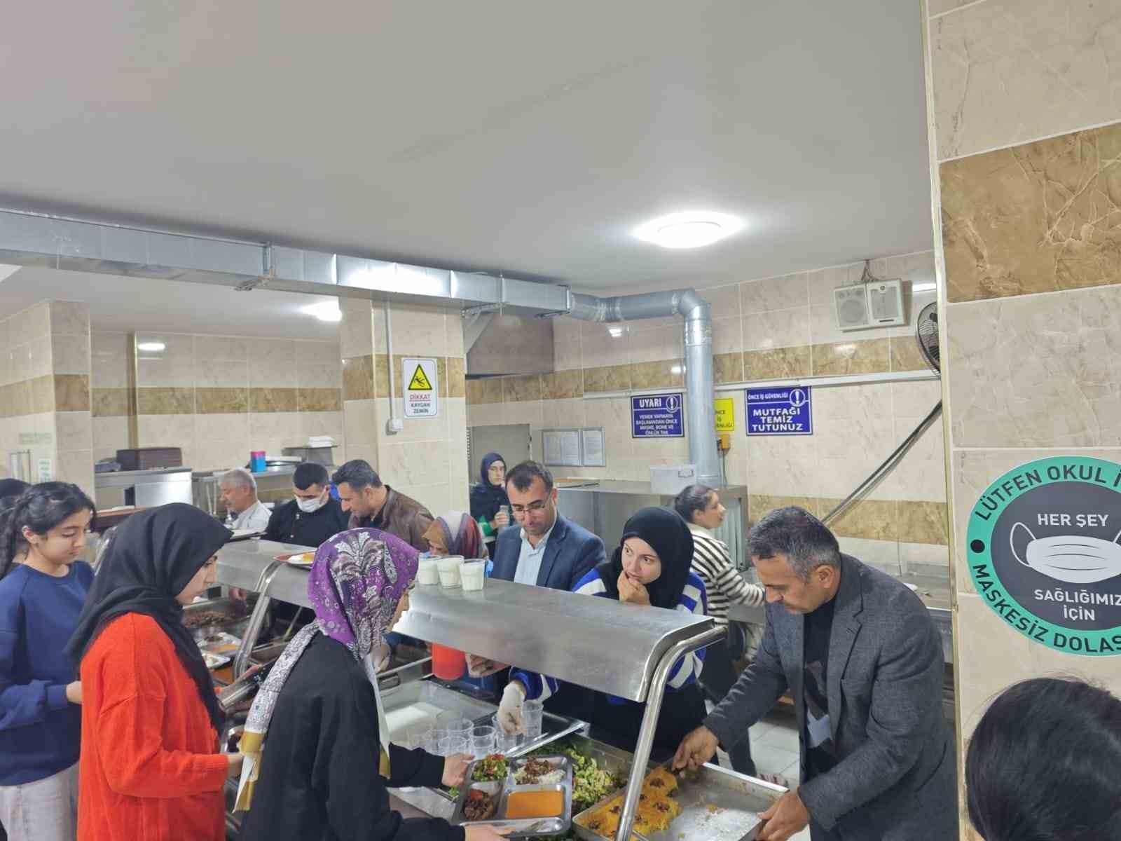 Pansiyonlarda iftar buluşmaları dayanışma ruhunu pekiştiriyor