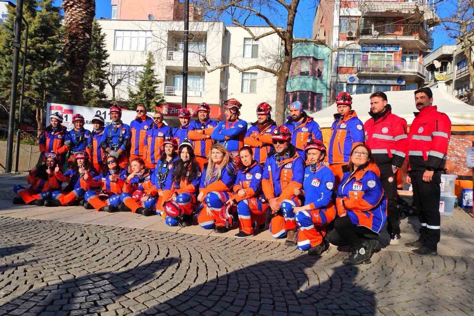 Deprem anı ve tahliye tatbikatı gerçeği aratmadı