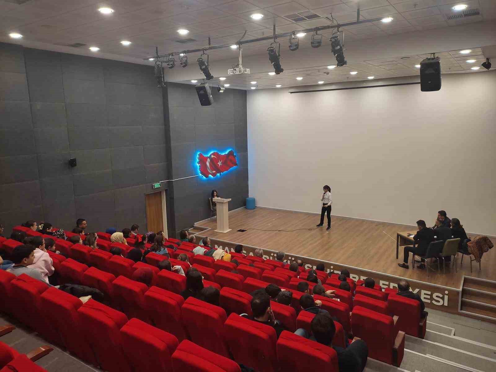 Sarıg&ouml;l&rsquo;de Mehmet Akif Ersoy şiir okuma yarışması yapıldı
