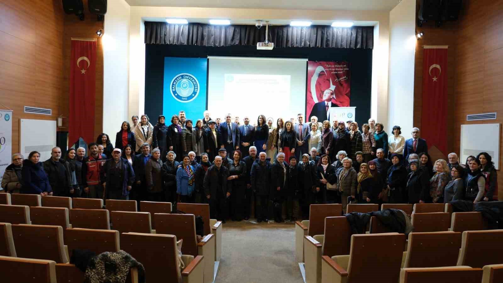 60 yaş &uuml;zeri &ouml;ğrencilerin ilk ders heyecanı
