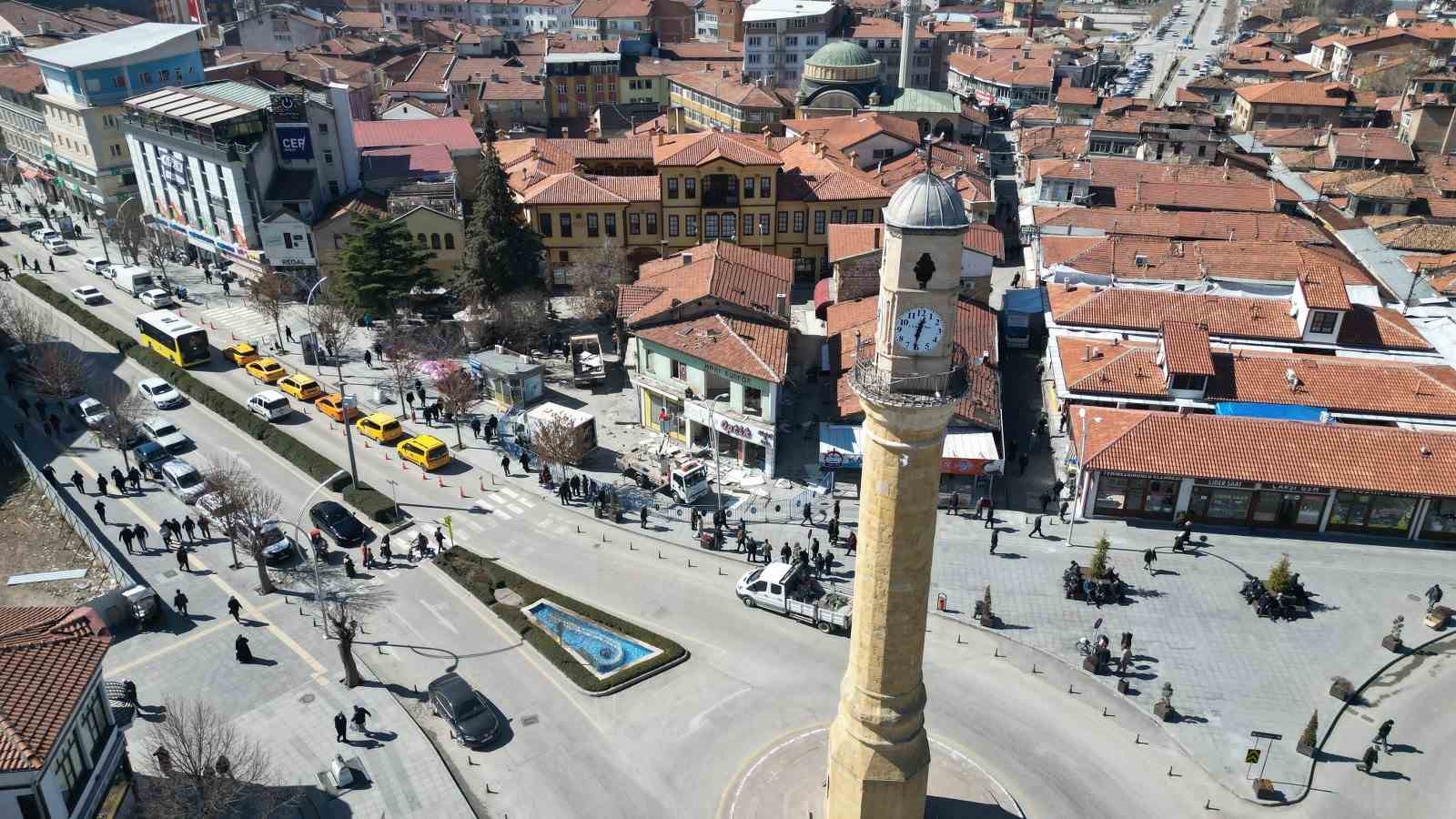 Tarihi Meydan&rsquo;da yıkım &ccedil;alışmaları s&uuml;r&uuml;yor
