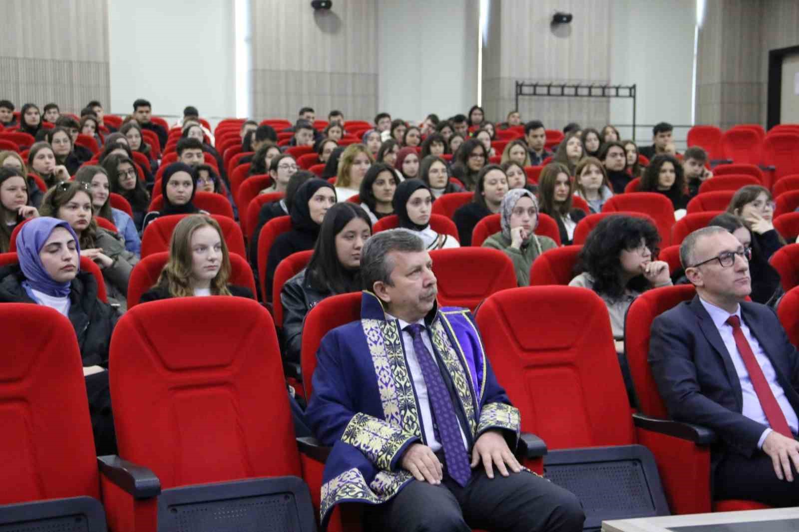 &rsquo;Geleceğime Y&ouml;n Veriyorum&rsquo; projesi devam ediyor
