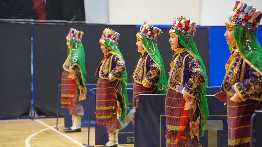 Eğirdir, halk oyunlarında 3 dalda il şampiyonu oldu
