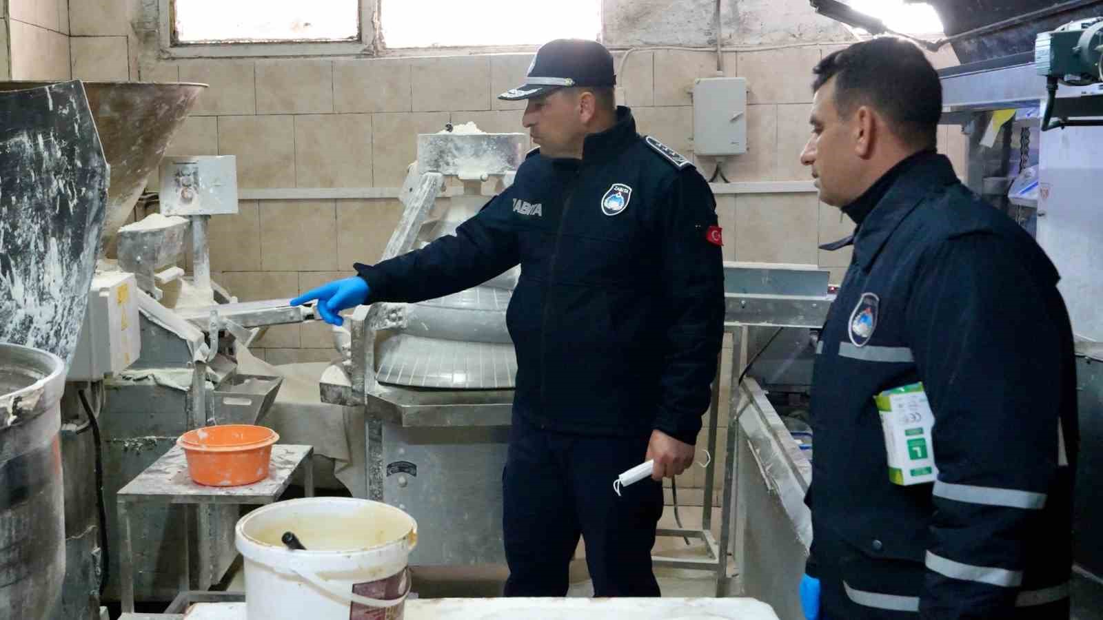 Burhaniye Belediyesi&rsquo;nden gıda g&uuml;venliği i&ccedil;in sıkı denetim
