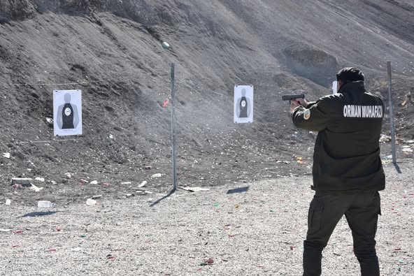 Orman muhafaza memurlarına atış talimi
