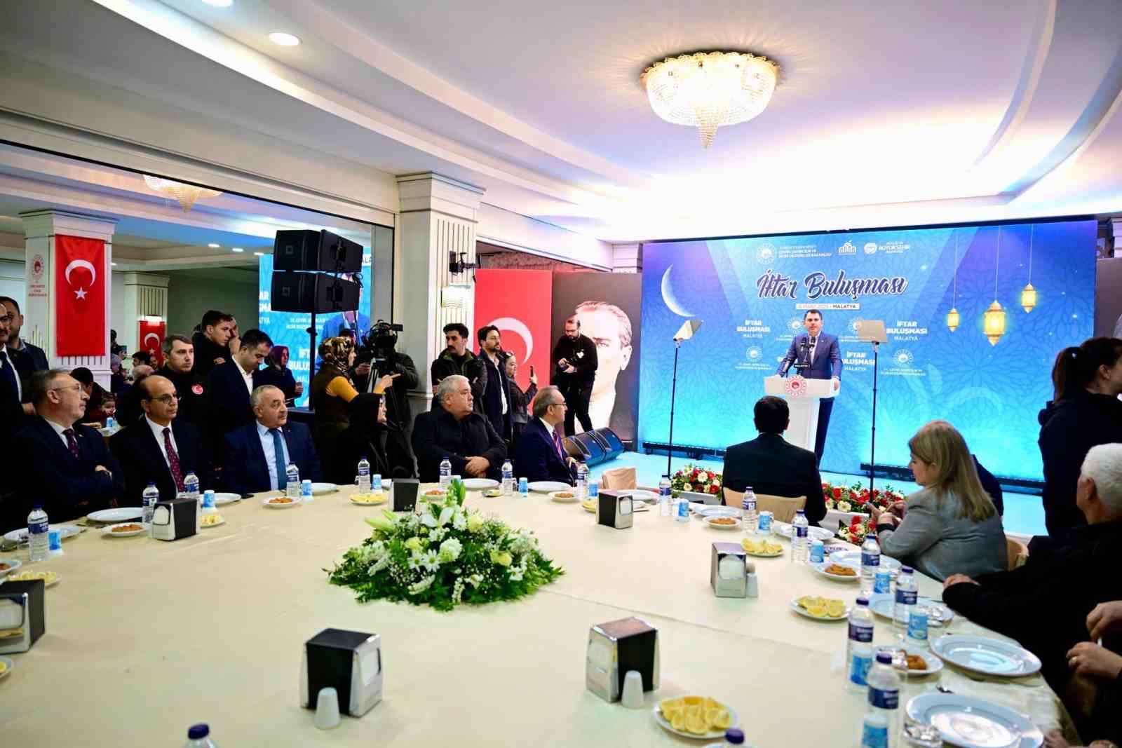 Bakan Kurum: "Muhalefet deprem b&ouml;lgesini siyasi malzeme yapıyor, buna izin vermeyeceğiz"
