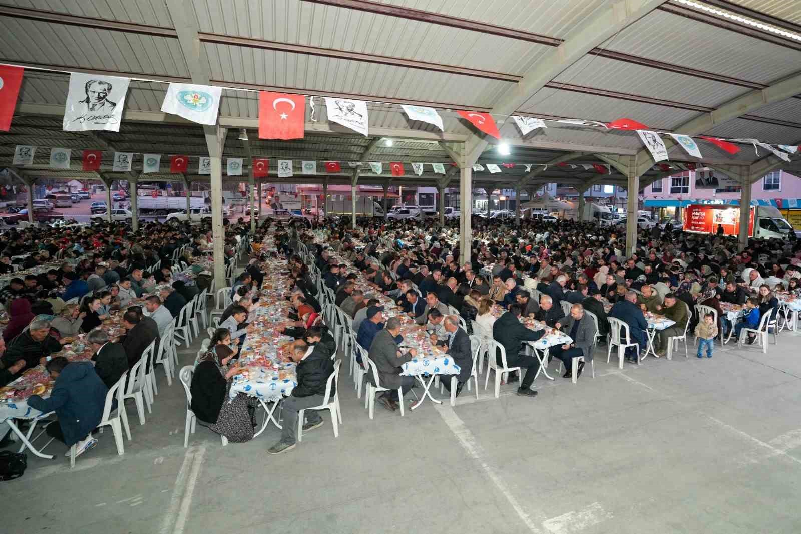 Gölmarmara’da 2 bin kişilik iftar sofrası