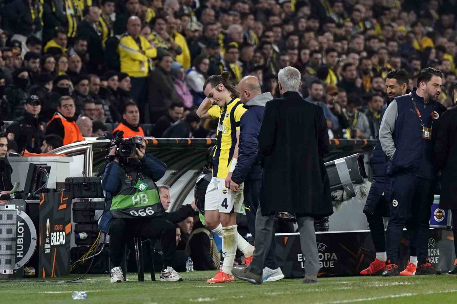 Çağlar Söyüncü maça devam edemedi