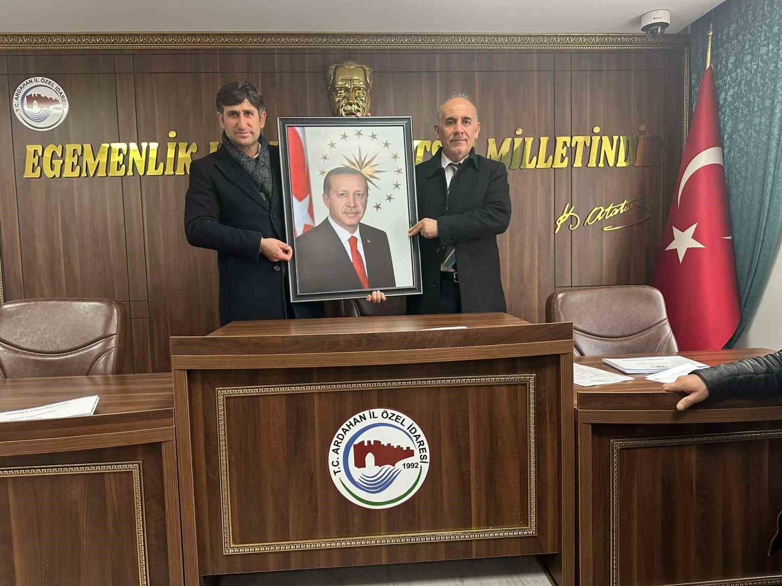 Başkan Karatay’dan anlamlı hediye