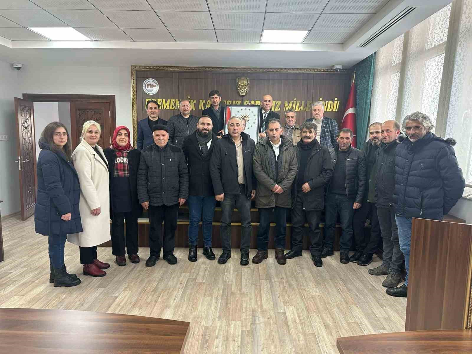 Başkan Karatay&rsquo;dan anlamlı hediye
