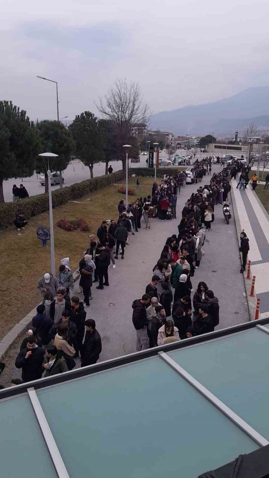 Denizli OSB 3 bin &uuml;niversite &ouml;ğrencisini geleneksel iftar sofrasında ağırlıyor
