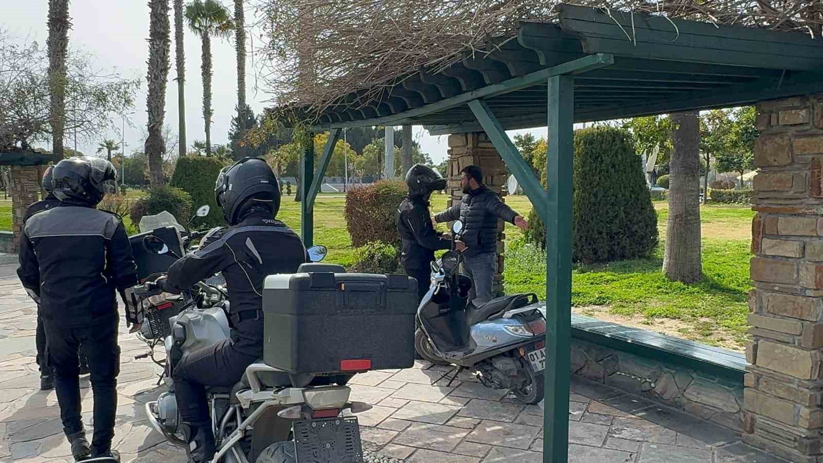 Adana&rsquo;da narkotim timleri uyuşturucu kullanan 76 şahsı su&ccedil;&uuml;st&uuml; yakaladı
