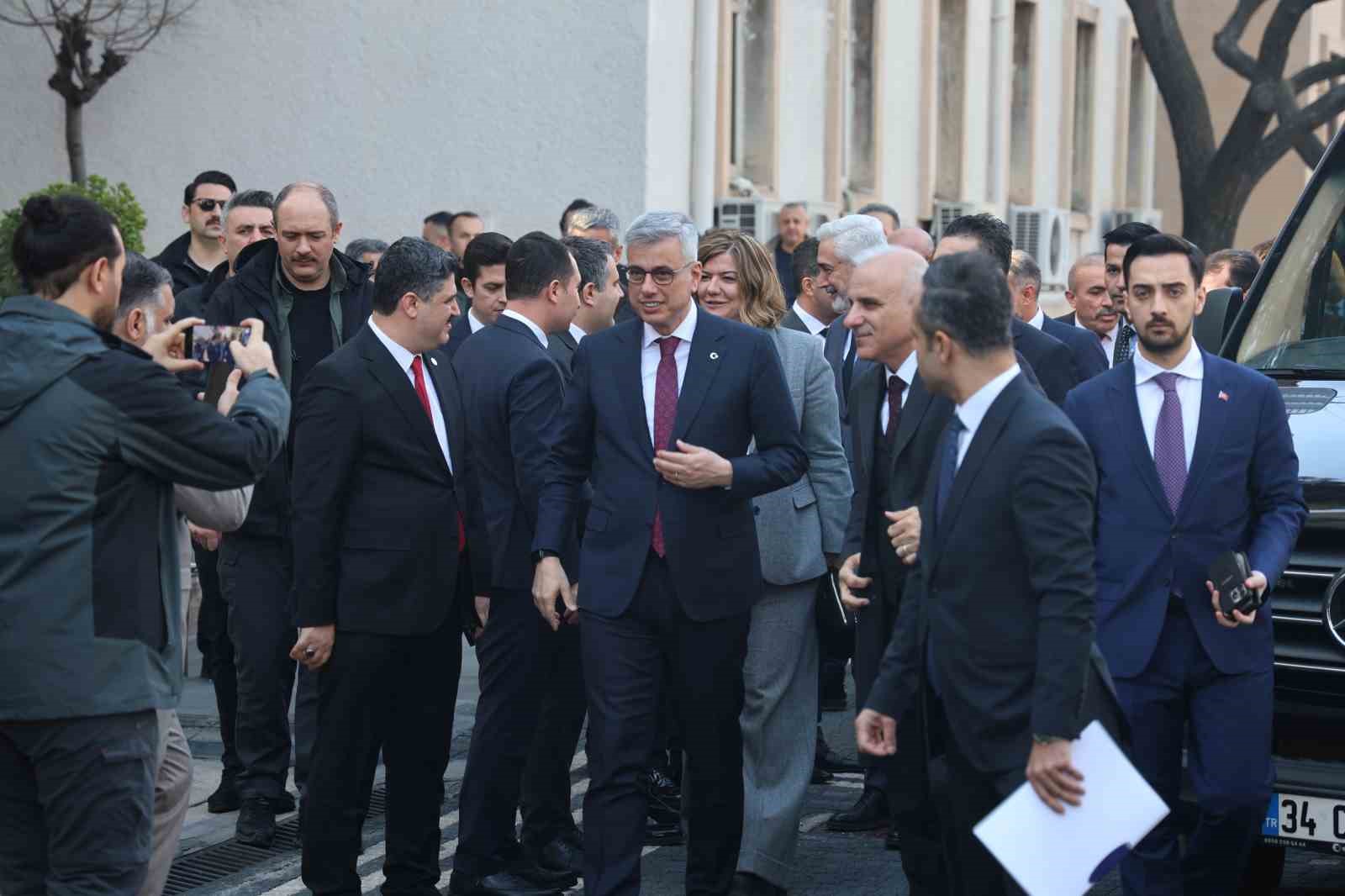 Sağlık Bakanı Memişoğlu Diyarbakır Valiliğini ziyaret etti