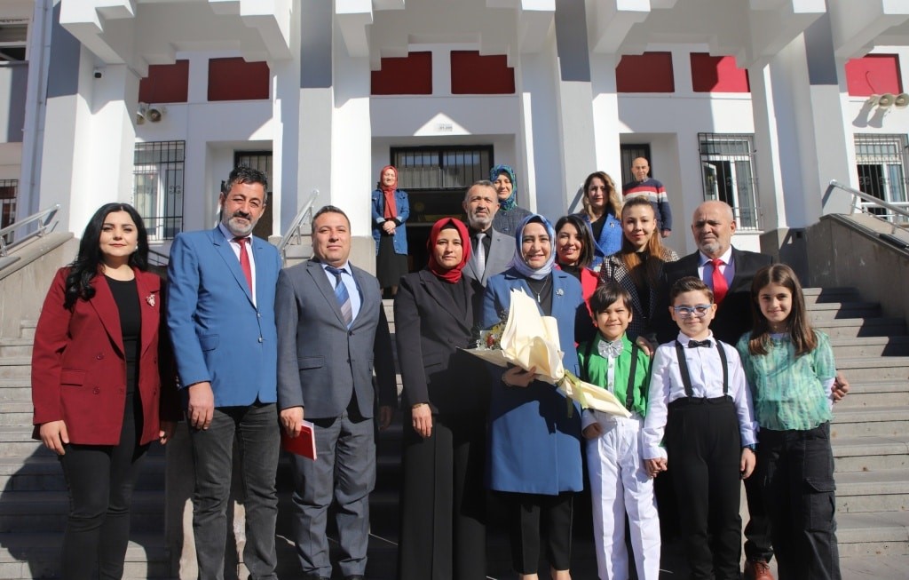 Milli Eğitim M&uuml;d&uuml;r&uuml; &Ouml;zbek&rsquo;ten &ouml;zel &ccedil;ocuklara &ouml;zel ilgi
