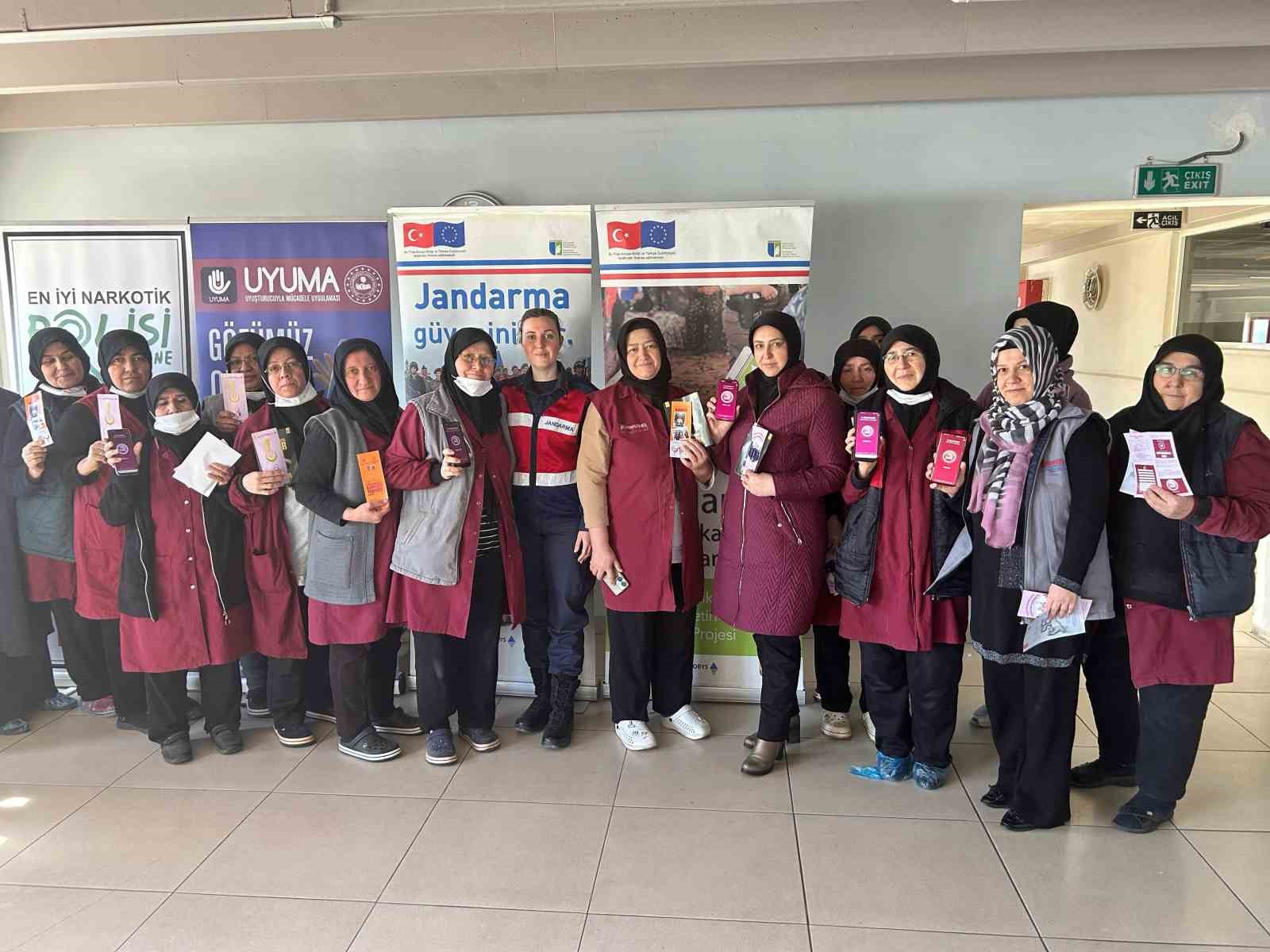 Tavşanlı’da 38 kadın işçiye dijital bağımlılık ve siber zorbalık konularında eğitim