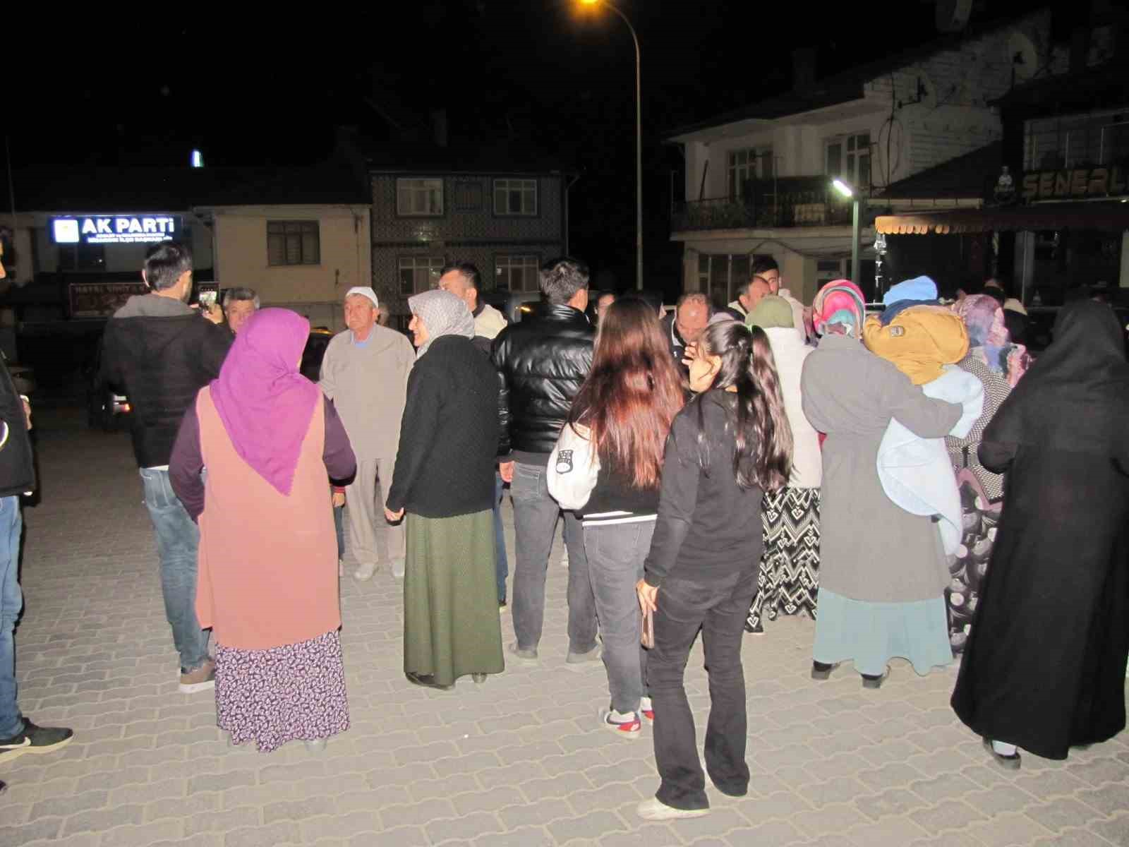 Hisarcık&rsquo;ta 7 kişilik umre kafilesi dualarla uğurlandı
