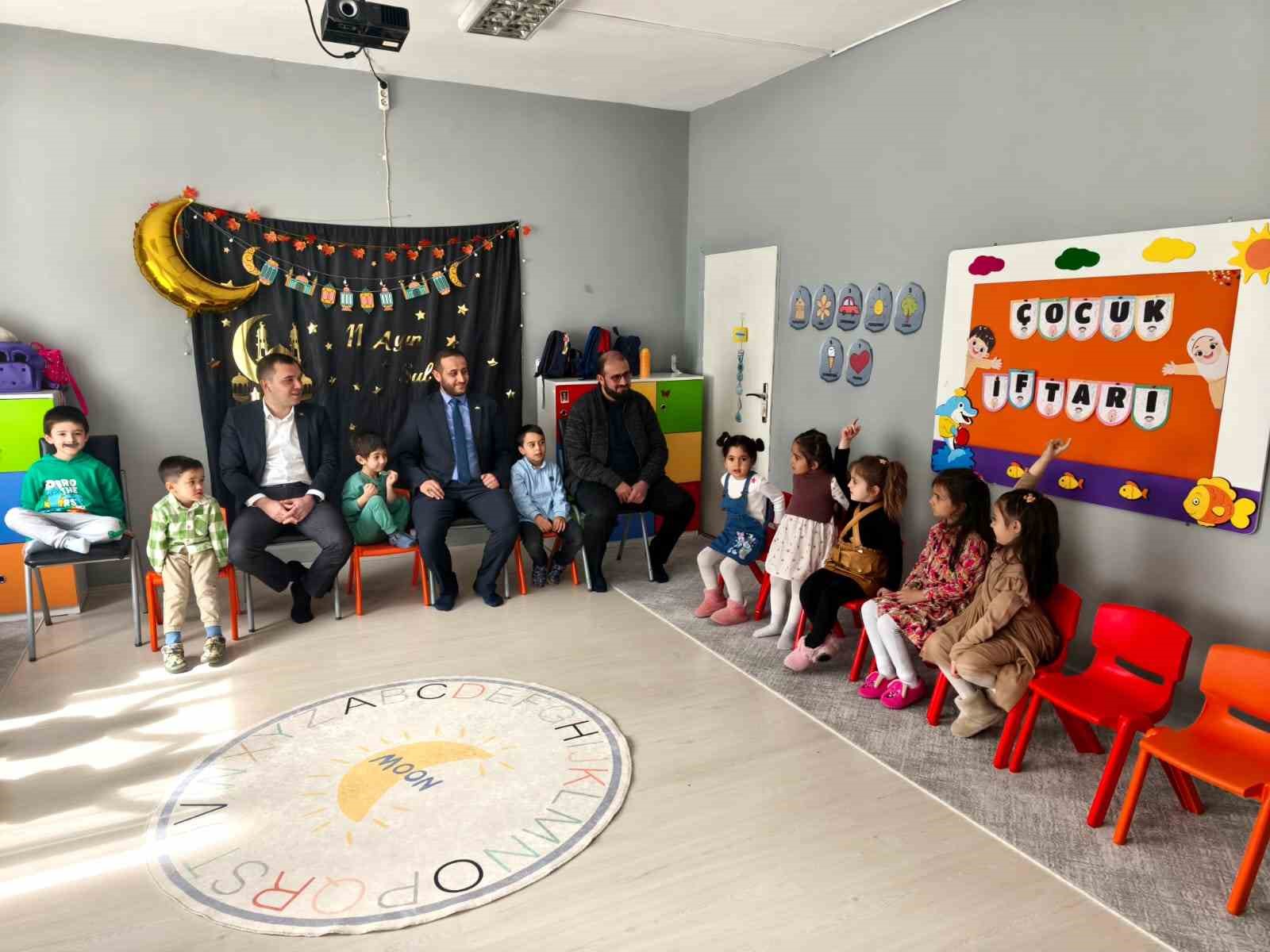 Çemişgezek’te minikler ‘tekne orucu’ tutarak Ramazan sevincini yaşadı