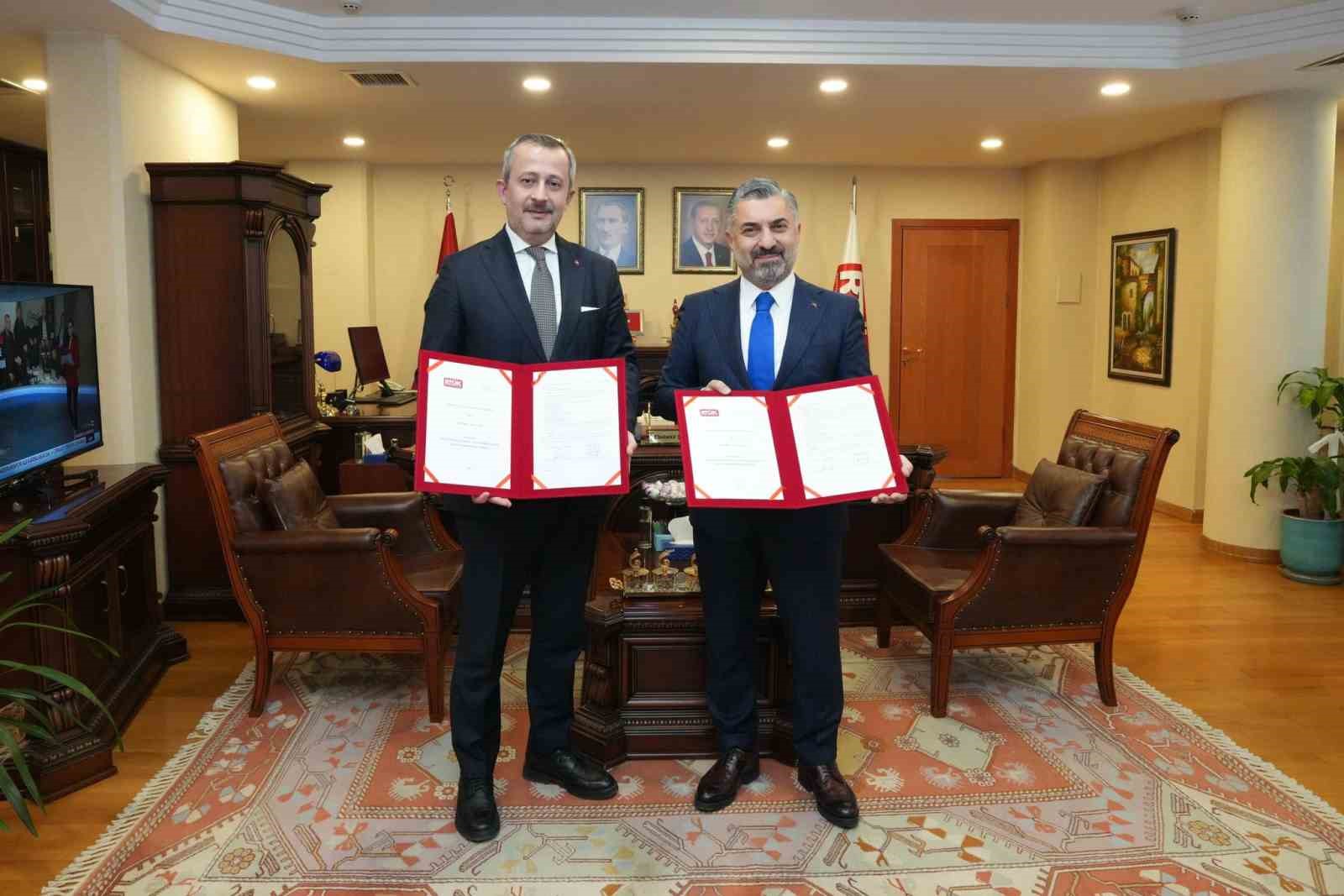 RTÜK ve İstanbul Aile Vakfı arasında ailenin korunması ve güçlendirilmesi için iş birliği protokolü imzalandı