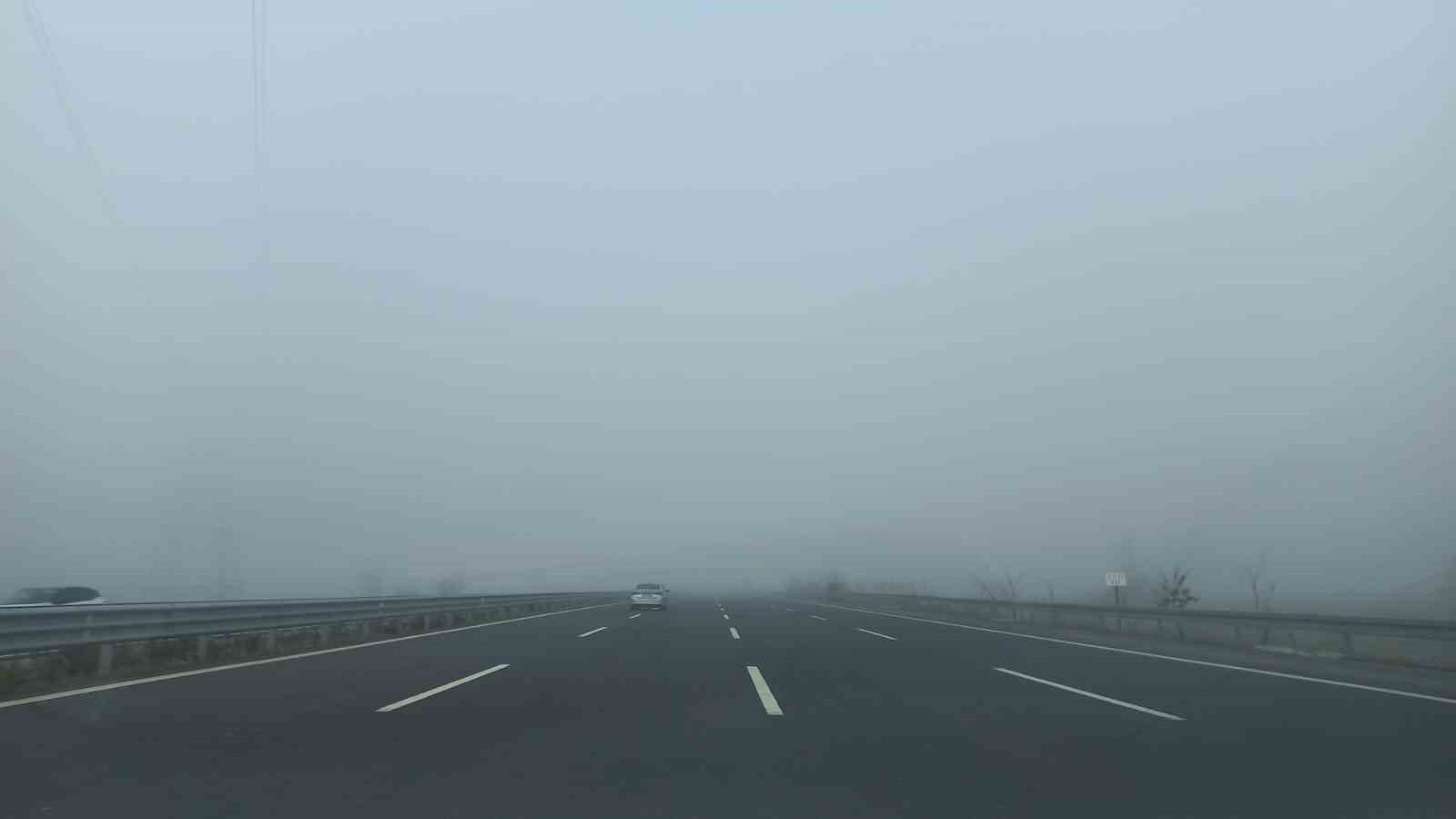 Kuzey Marmara Otoyolu Sakarya ge&ccedil;işinde sis etkili oluyor
