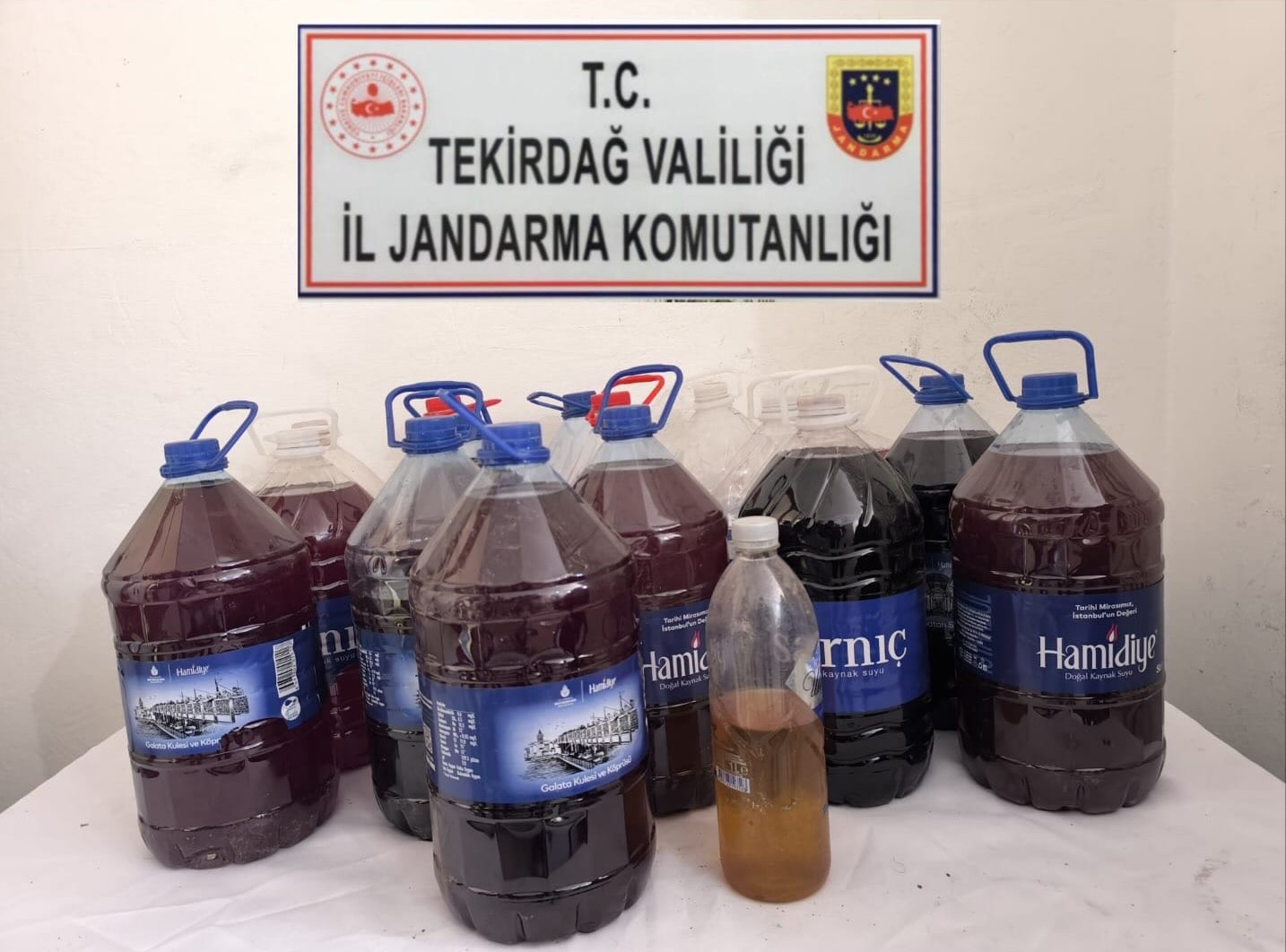 Tekirdağ&rsquo;da 146 litre sahte i&ccedil;ki ele ge&ccedil;irildi
