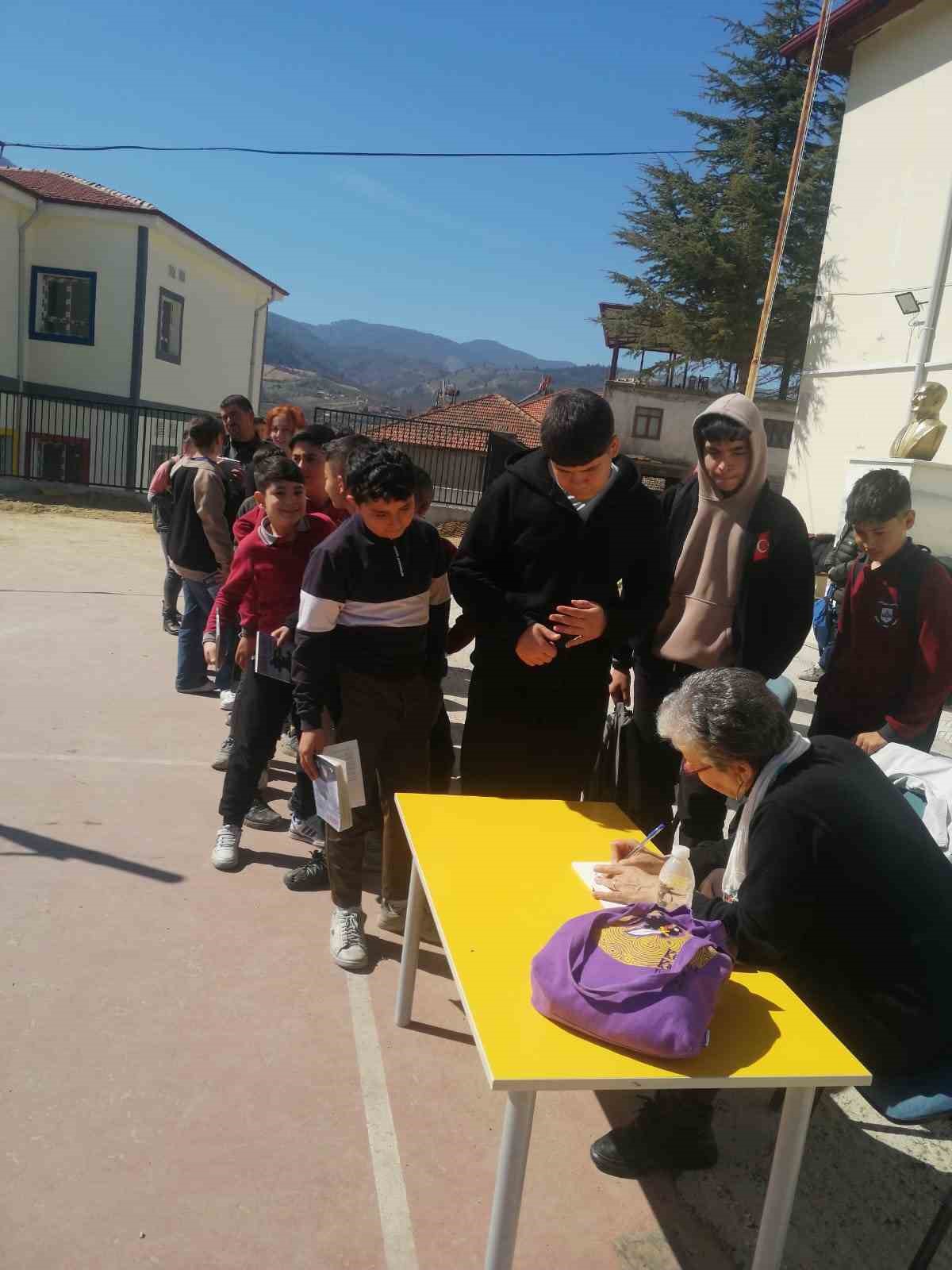 Sarıg&ouml;l&rsquo;de yazar ve &ouml;ğrenci buluşmaları devam ediyor
