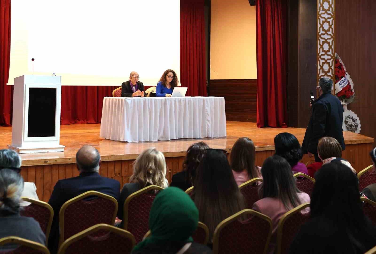 Y&uuml;reğir&rsquo;de "S&ouml;z Sizde, Kadın ve Yaşam" s&ouml;yleşisi
