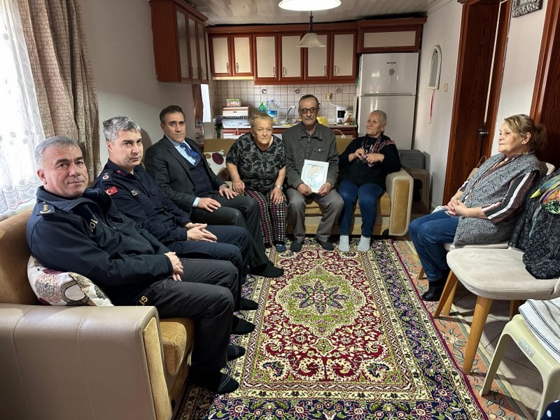 Kaymakam İlyas Memiş şehit ailelerini ziyaret etti