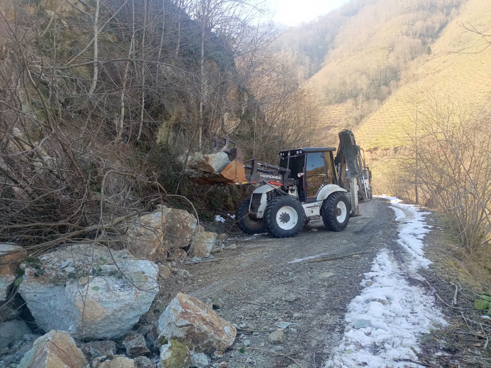 Ordu’da eriyen karların neden olduğu heyelanlara müdahale