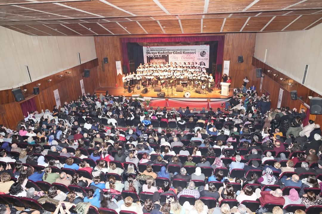 Ev hanımlarından oluşan korodan muhteşem konser
