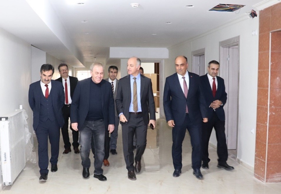 Mill&icirc; Eğitim Bakanlığı İnşaat ve Emlak Genel M&uuml;d&uuml;r&uuml; &Ouml;zcan Duman Tavşanlı&rsquo;da incelemelerde bulundu
