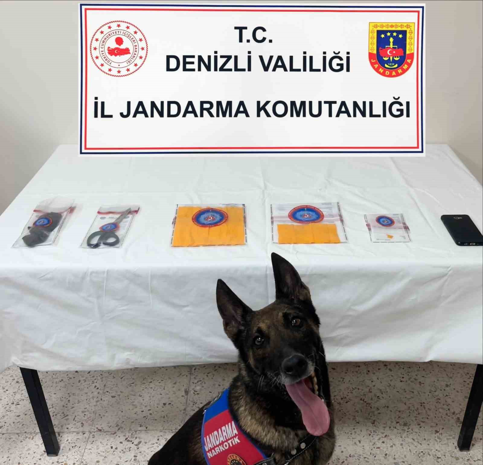 Y&uuml;kl&uuml; miktarda uyuşturucuyla yakalanan 2 ş&uuml;pheli tutuklandı
