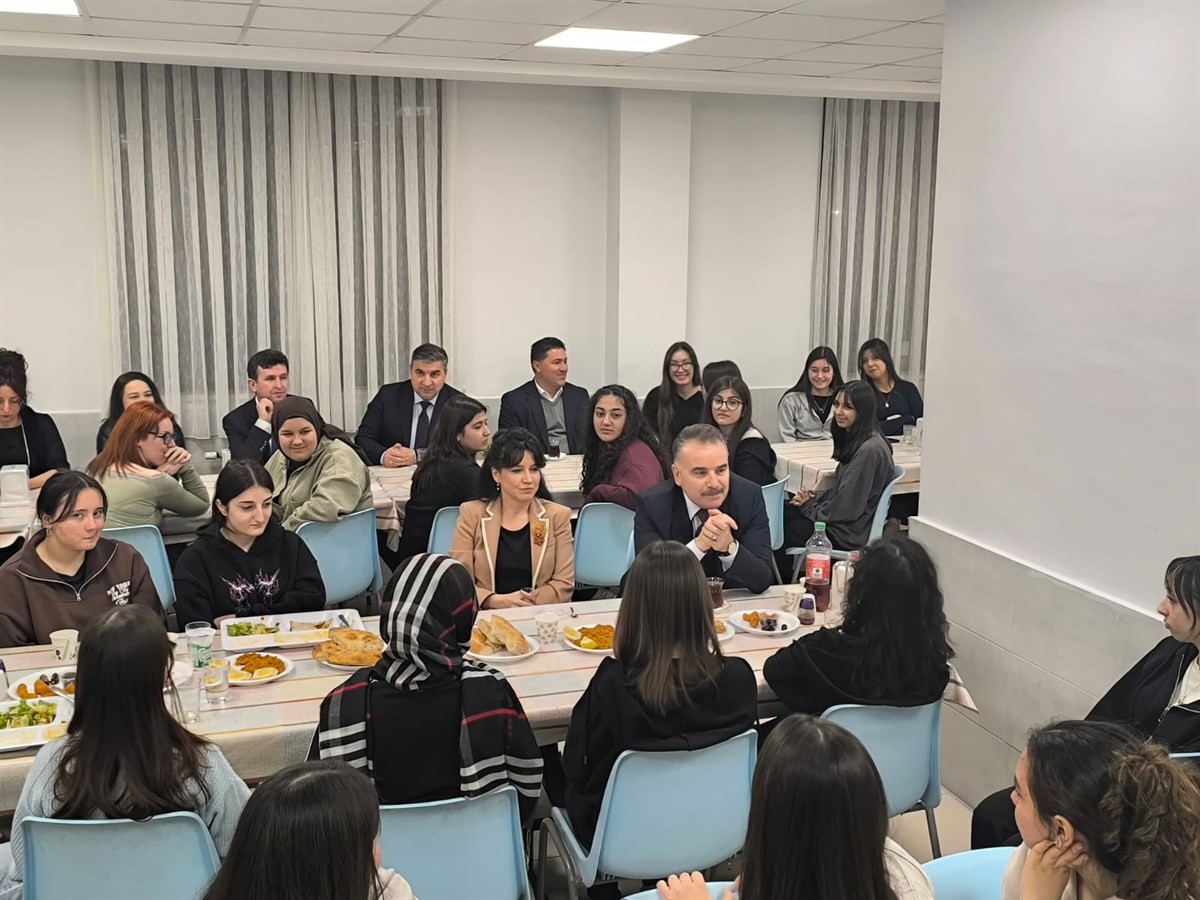 Edremit’te "İftarda Konuşalım" programı düzenlendi