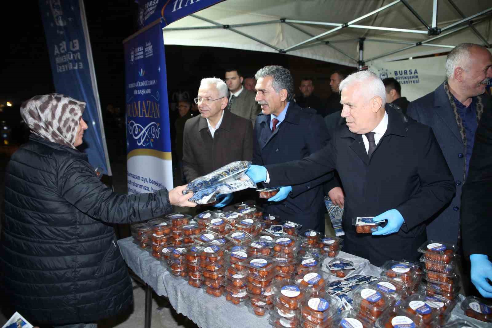 B&uuml;y&uuml;kşehir&rsquo;den Gemlik&rsquo;te 3 bin kişilik iftar sofrası
