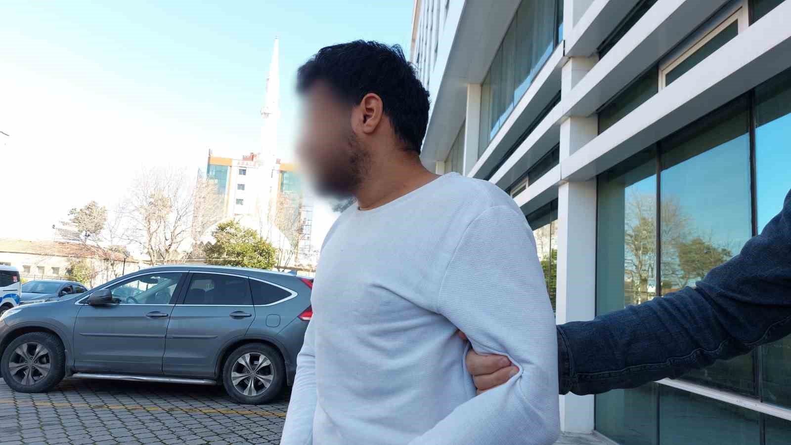 Sokakta taciz ettiği kadını, kendisine tepki g&ouml;sterince darp ederek hastanelik etti
