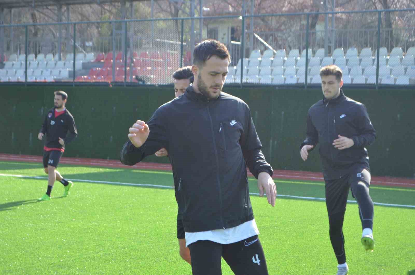 Denizli İdmanyurdu, İzmir deplasmanında galibiyet serisini s&uuml;rd&uuml;rmek istiyor
