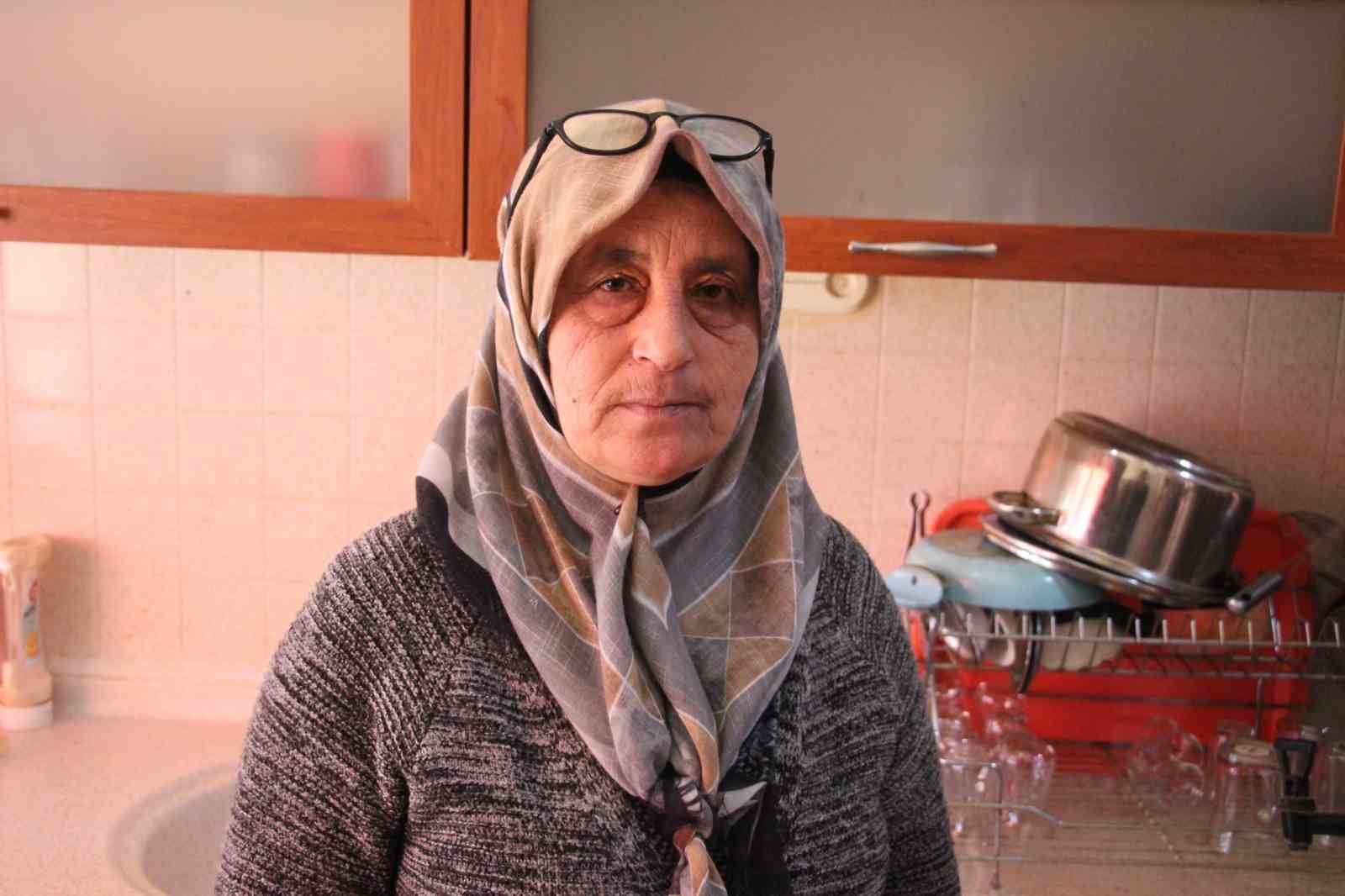 Emek&ccedil;i kadın 8 yıldır kahvehane işleterek ge&ccedil;imini sağlıyor
