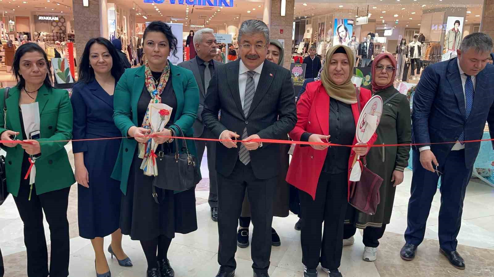 Osmaniye&rsquo;de 8 Mart D&uuml;nya Kadınlar G&uuml;n&uuml; dolayısıyla y&uuml;r&uuml;y&uuml;ş d&uuml;zenlendi
