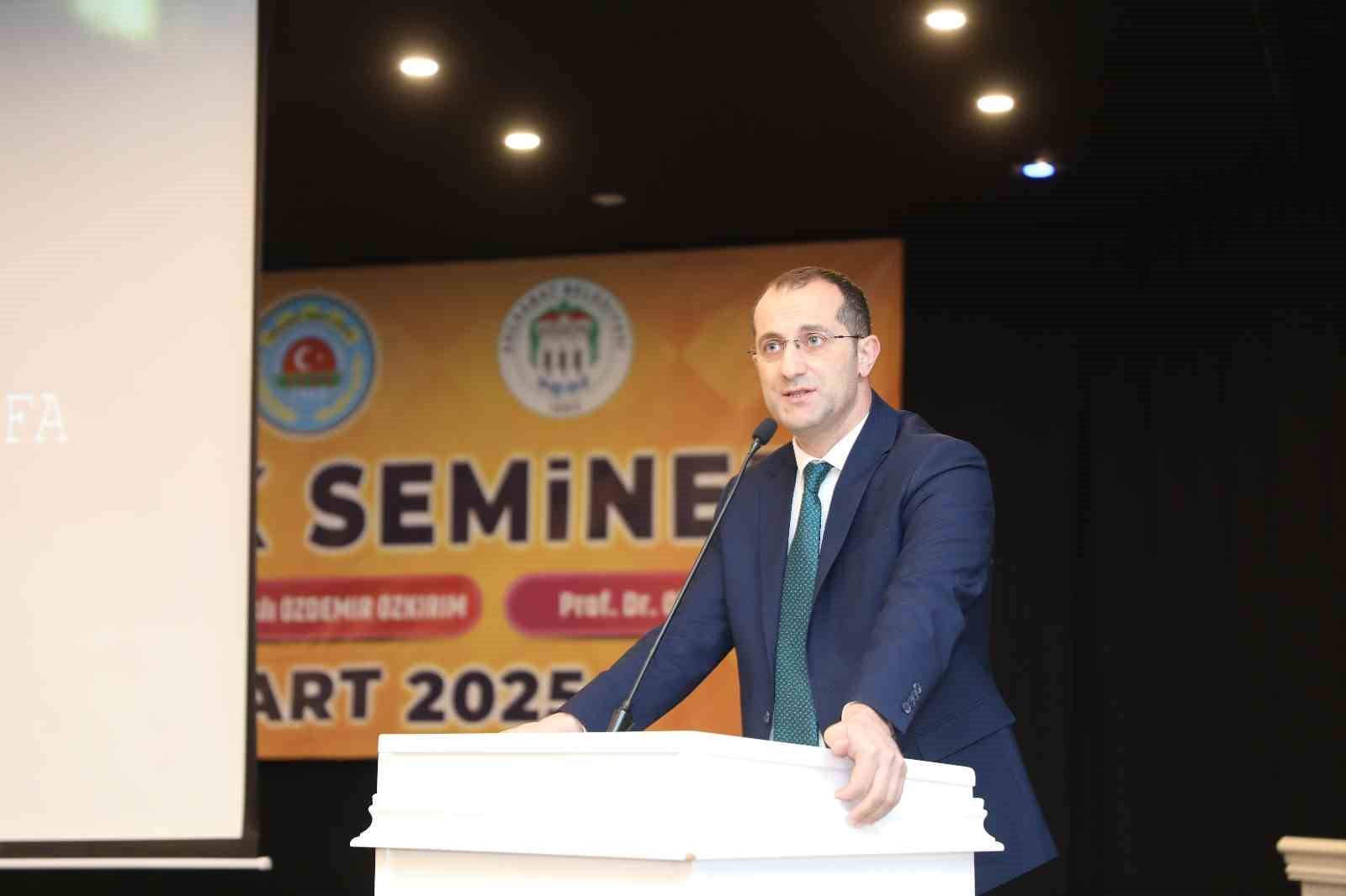Ak&ccedil;aabat&rsquo;ta arıcılık semineri d&uuml;zenlendi
