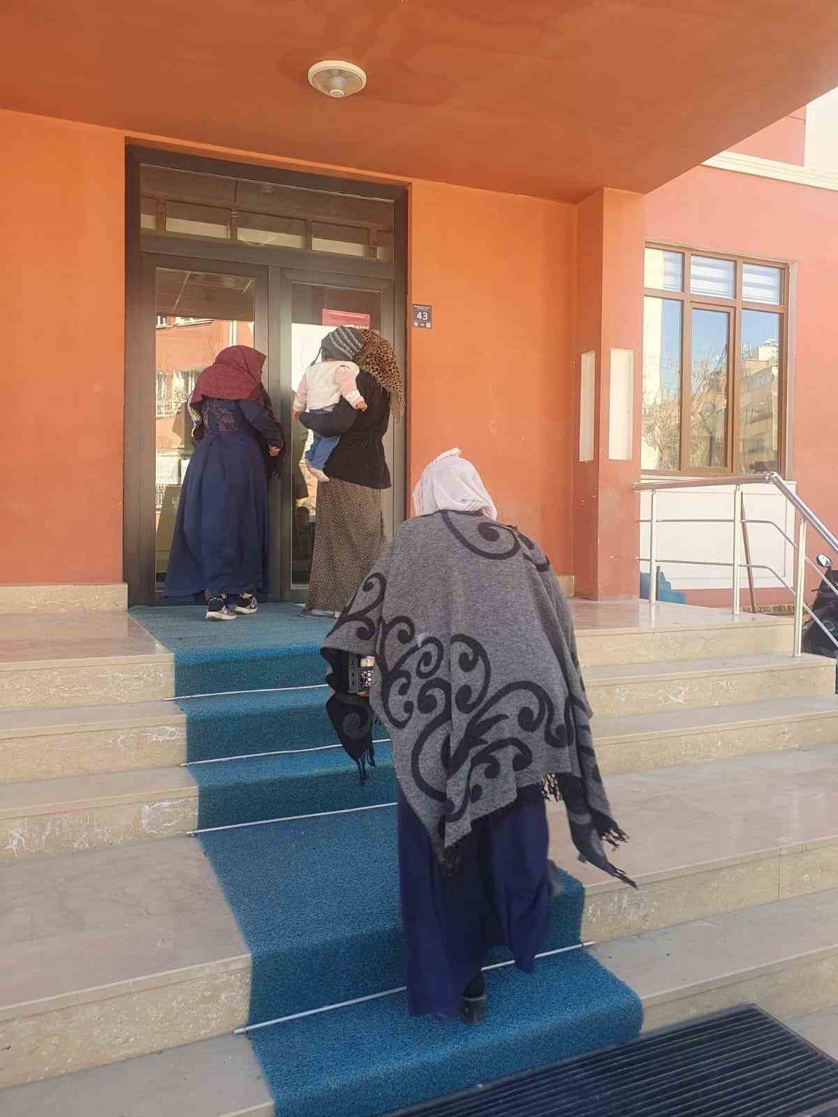 Elazığ&rsquo;da bir dilencinin saatlik kazancı dudak u&ccedil;uklattı: tam 750 lira
