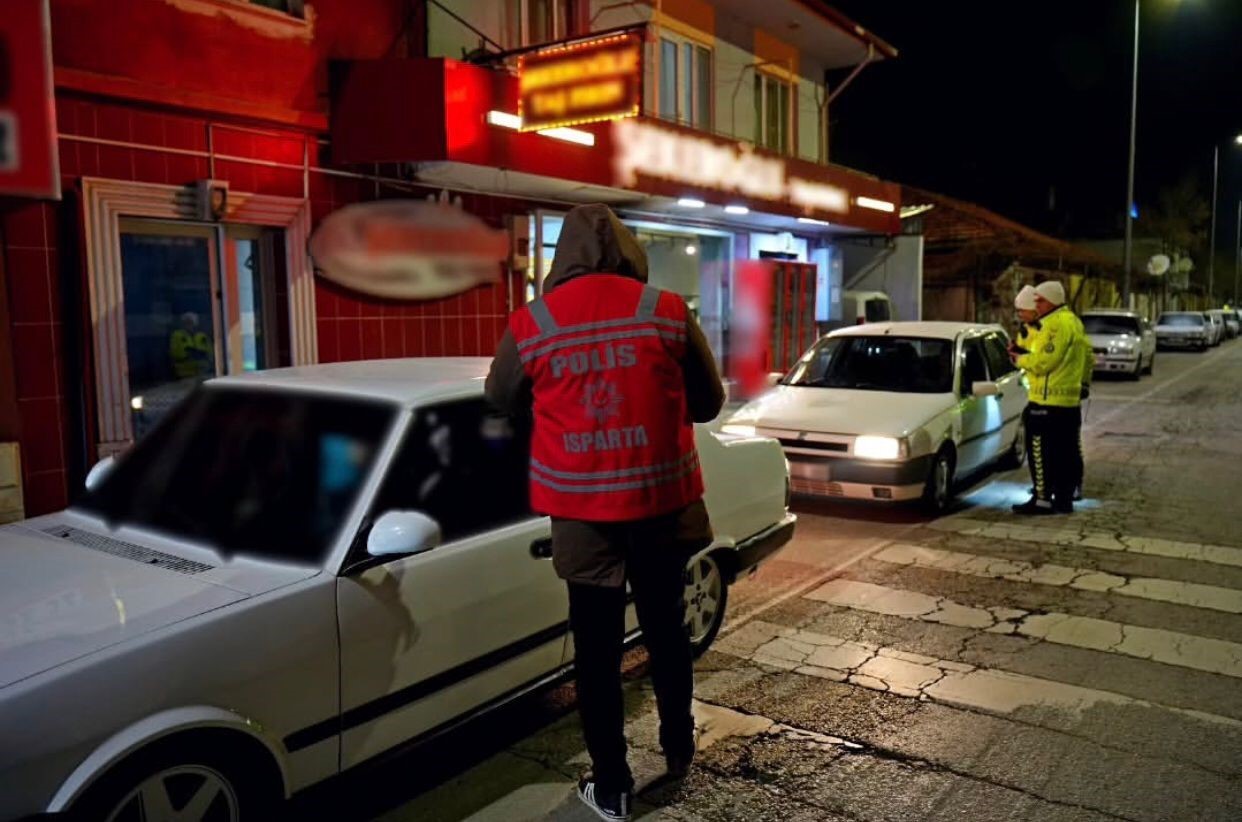 Isparta&rsquo;da 1 saatte toplam 87 şahıs 57 ara&ccedil; denetlendi
