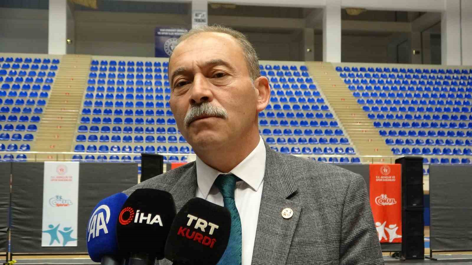 Van&rsquo;da halk oyunları il birinciliği yarışmaları yapıldı
